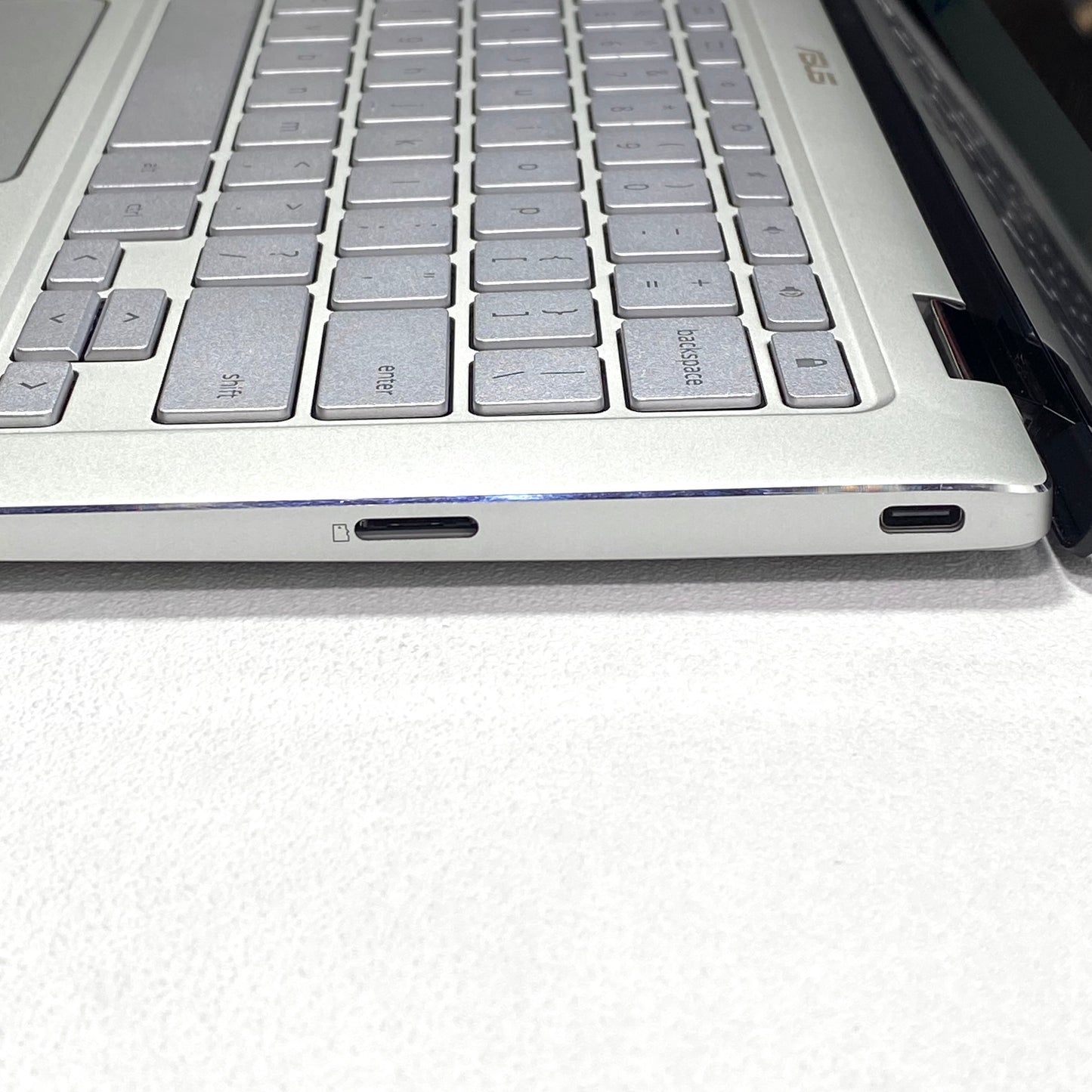 Laptop ASUS Chromebook Flip C434T 14" FHD m3-8100Y 4GB 64GB CHROME OS c/ cargador