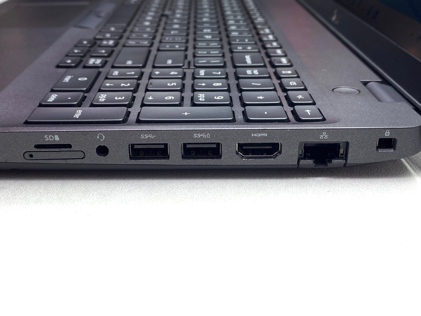 Laptop Dell Precision 3541 15.6" 1366x768 (HD) Core i7-9850H 16GB RAM DDR4 512GB NVMe SSD WINDOWS 11 PRO c/ cargador