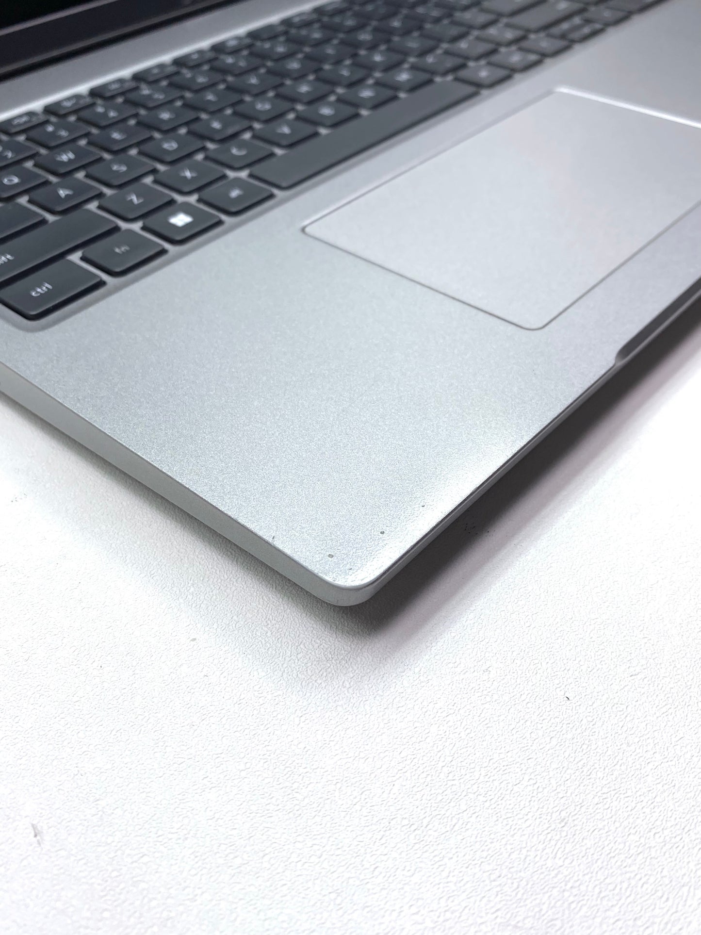 Laptop Dell Latitude 5520 15.6" 1920x1080 (FHD) Core i5-1135G7 16GB RAM DDR4 128GB NVMe SSD WINDOWS 11 PRO c/ cargador