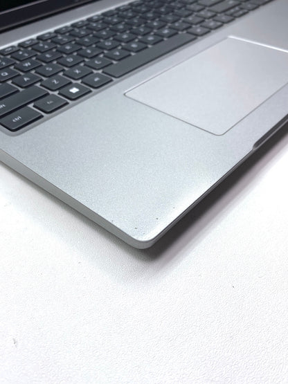 Laptop Dell Latitude 5520 15.6" 1920x1080 (FHD) Core i5-1135G7 16GB RAM DDR4 128GB NVMe SSD WINDOWS 11 PRO c/ cargador