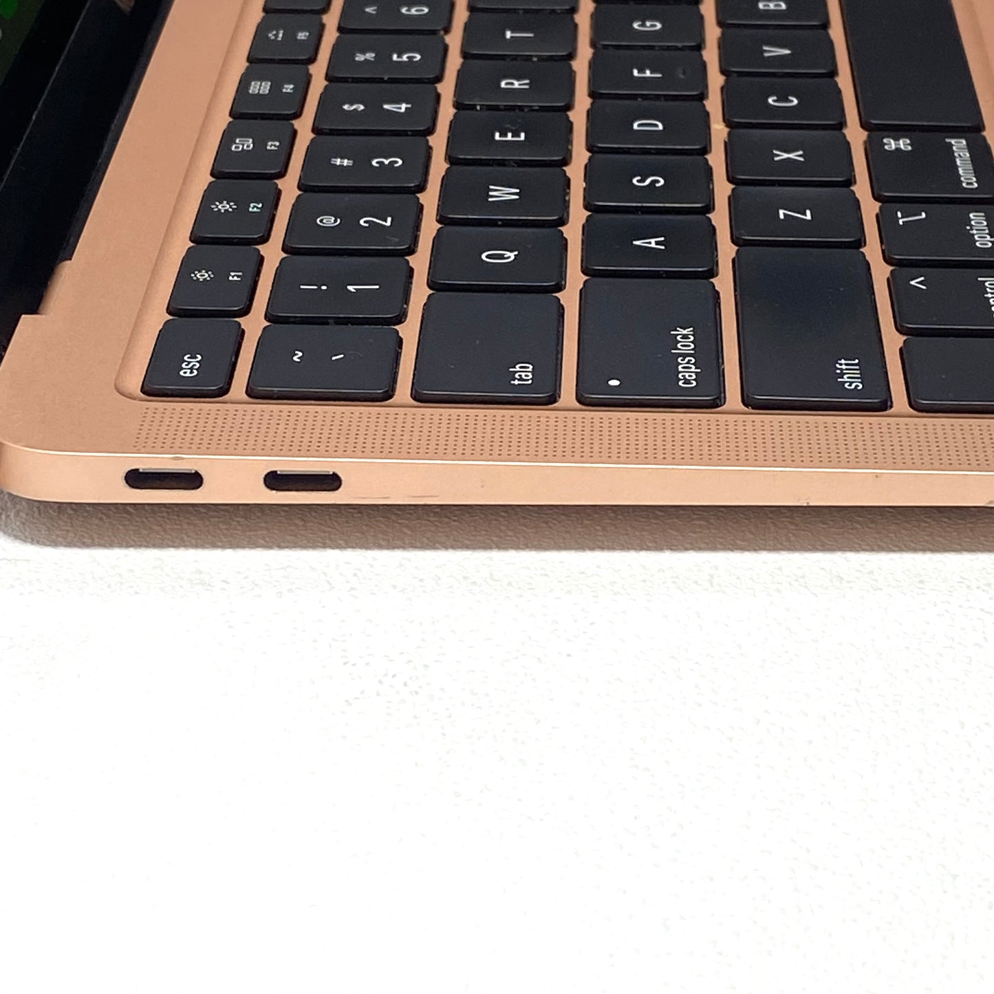 Laptop Apple MacBook Air 2020 13.3" 2K i3 8GB 256GB SSD macOS SEQUOIA c/ cargador