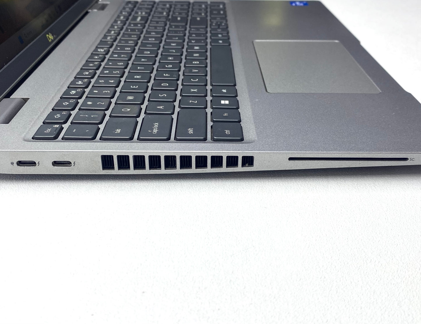 Laptop Dell Precision 3560 15.6" FHD i5-1145G7 32GB DDR4 512GB SSD WINDOWS 11 PRO  c/ cargador