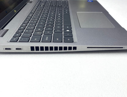 Laptop Dell Precision 3560 15.6" FHD i5-1145G7 32GB DDR4 512GB SSD WINDOWS 11 PRO  c/ cargador