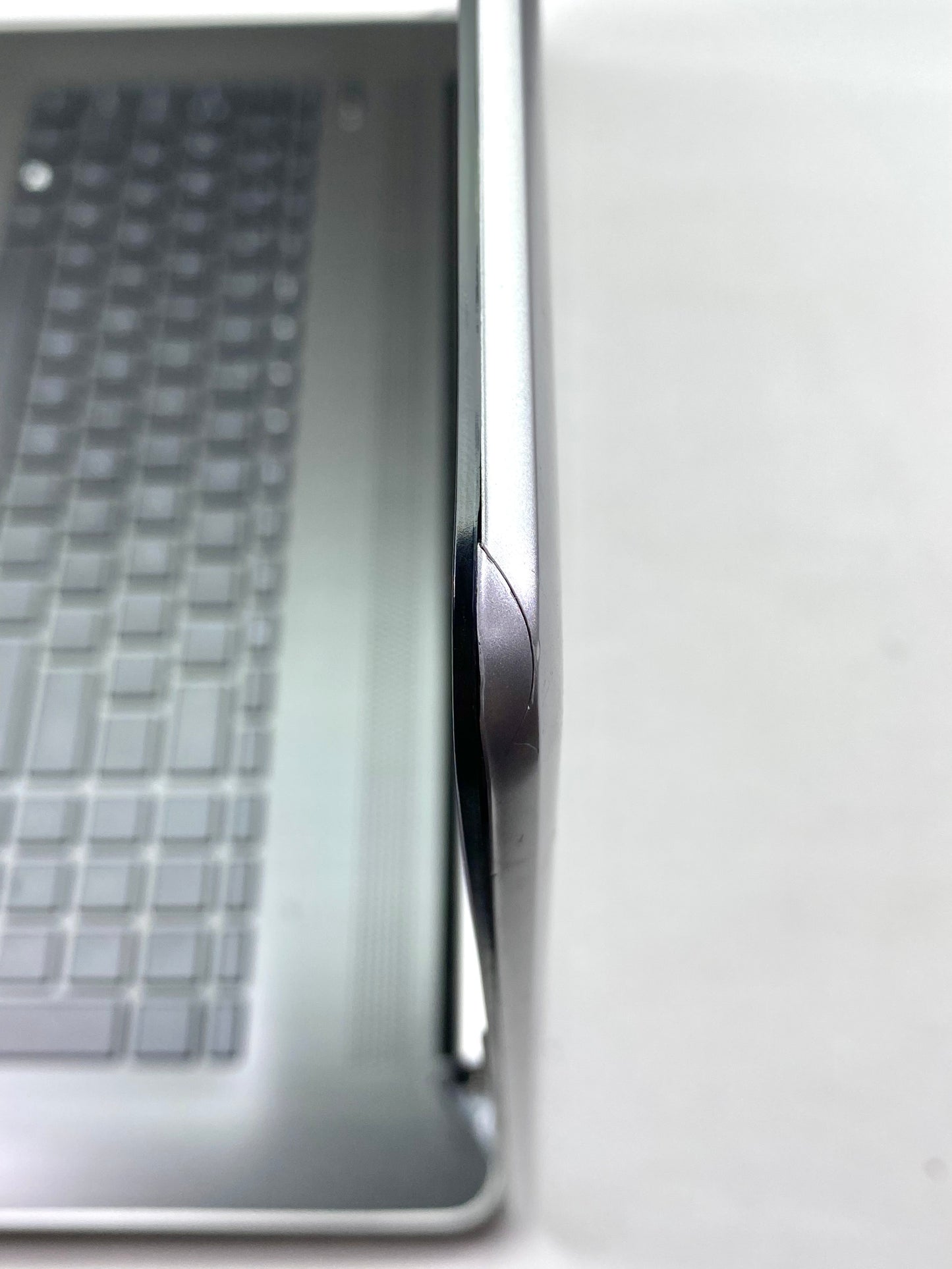 Laptop HP 17-by2075cl 17.3" 1600x900 (HD+) Core i5-10210U 16GB RAM DDR4 256GB NVMe SSD + 640GB HDD WINDOWS 11 HOME c/ cargador