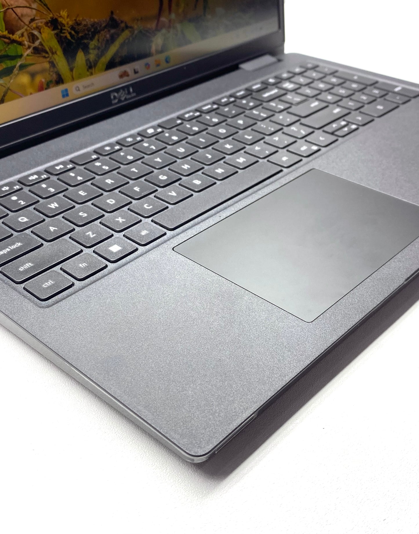 Laptop Dell Latitude 3520 15.6" (FHD) Core i7-1165G7 16GB DDR4 256GB SSD WIN 11 PRO c/ cargador