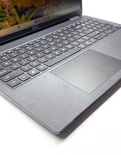 Laptop Dell Latitude 3520 15.6" (FHD) Core i7-1165G7 16GB DDR4 256GB SSD WIN 11 PRO c/ cargador
