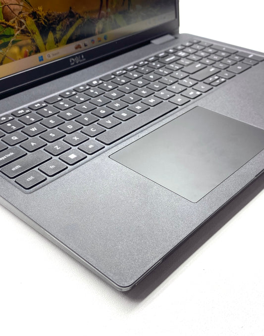 Laptop Dell Latitude 3520 15.6" (FHD) Core i7-1165G7 16GB DDR4 256GB SSD WIN 11 PRO c/ cargador