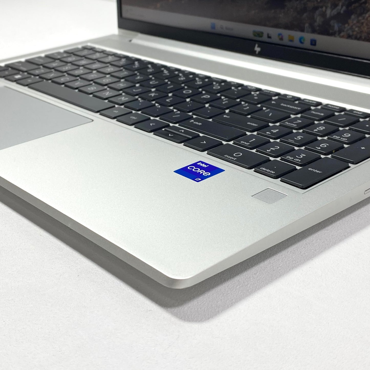 Laptop HP EliteBook 650 G10 15.6" Touch i7-1355U 32GB 256GB SSD W11 Pro c/ cargador