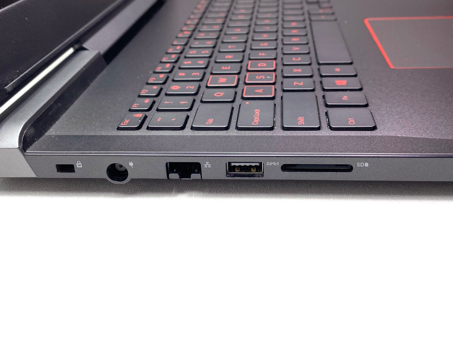 Laptop Dell Inspiron 7577 15.6" 1920x1080 (FHD) Core i5-7300HQ 16GB RAM DDR4 256GB M.2 SSD + 1TB HDD WINDOWS 11 HOME c/ cargador