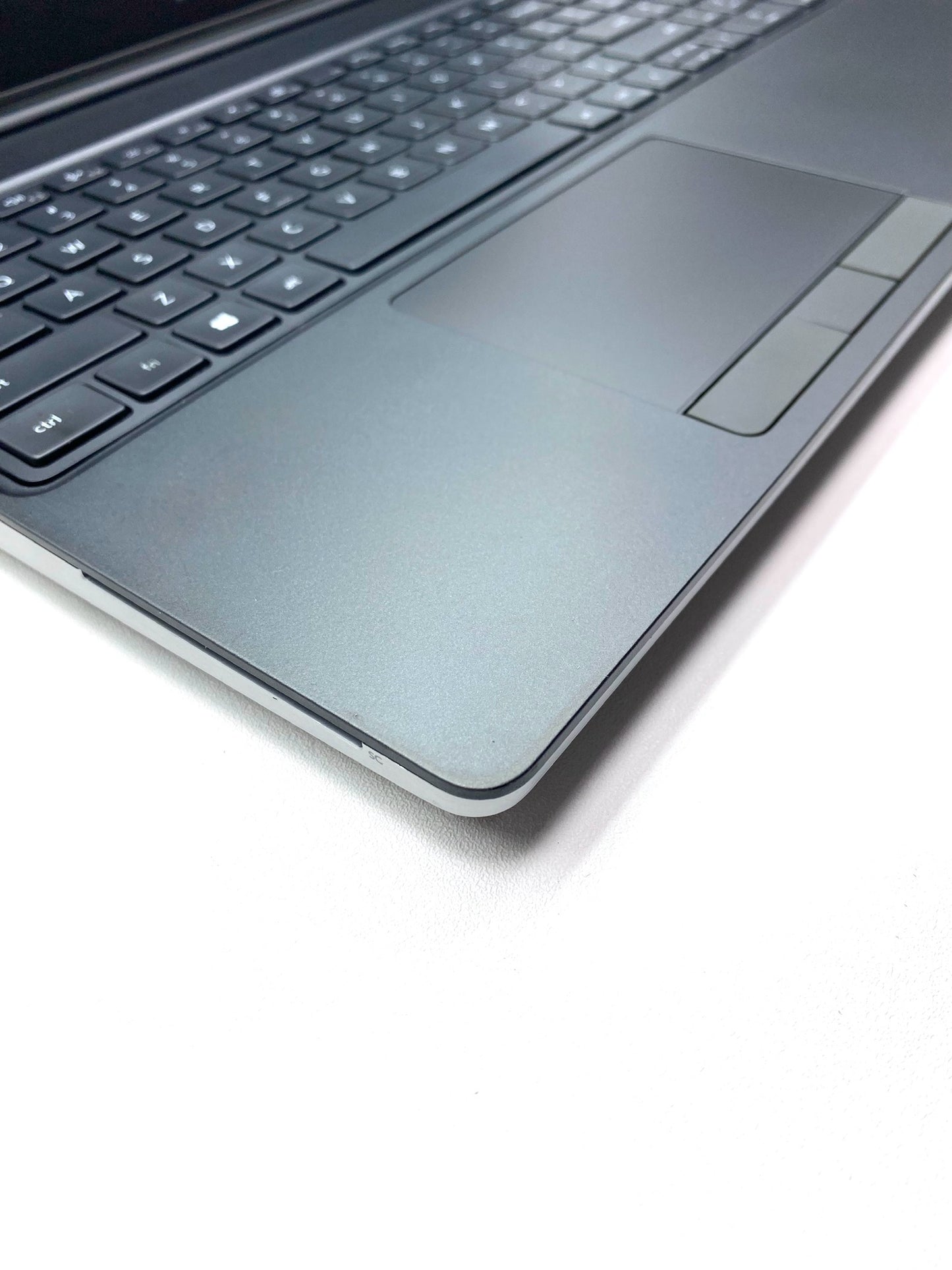 Dell Precision 7560 15.6" 1920x1080 (FHD) Core i7-11850H 32GB RAM DDR4 512GB NVMe SSD WINDOWS 11 PRO