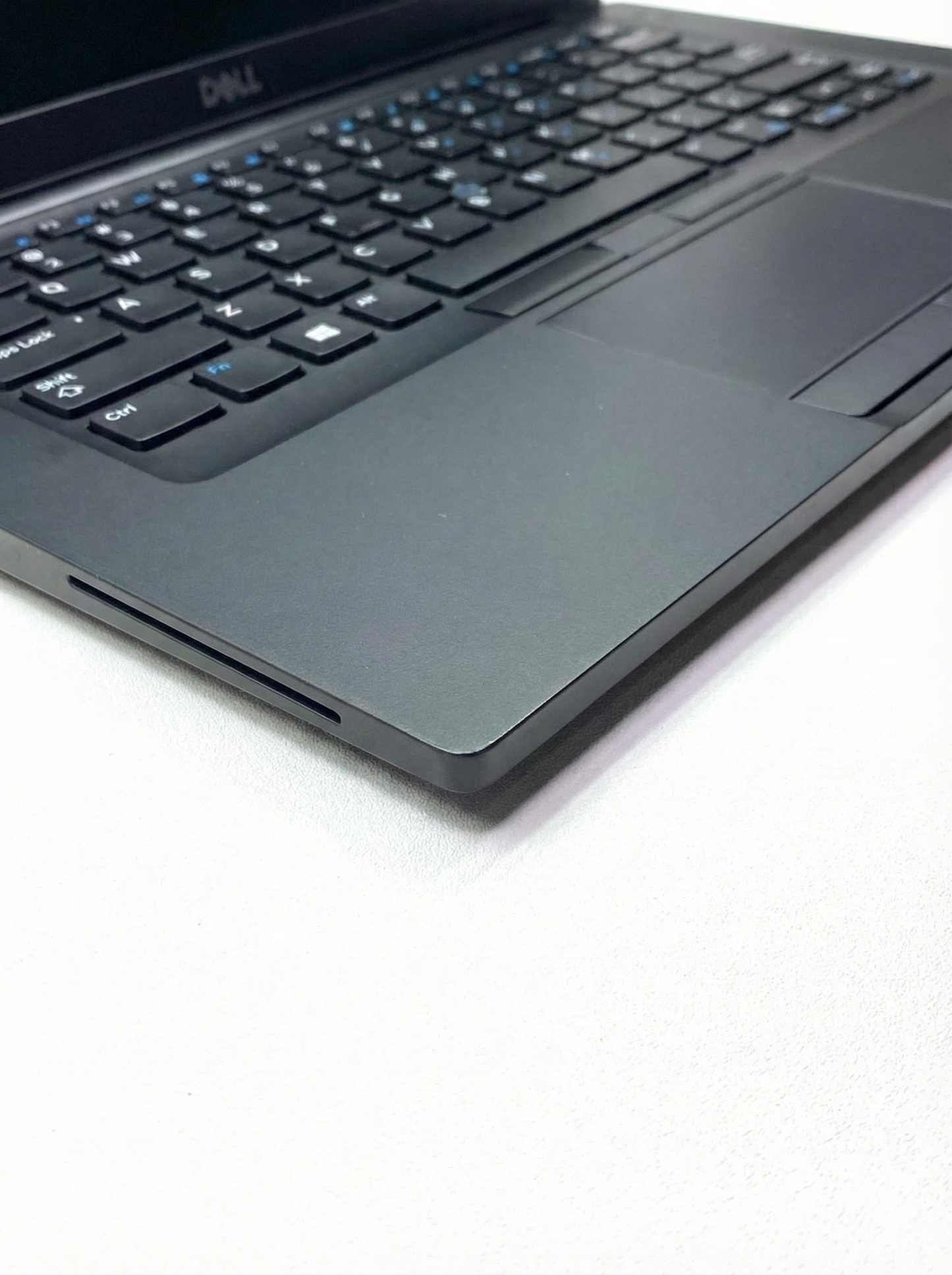 Laptop Dell Latitude 7490 14" 1920x1080 (FHD) Core i7-8650U 16GB RAM DDR4 128GB NVMe SSD WINDOWS 11 PRO c/ cargador