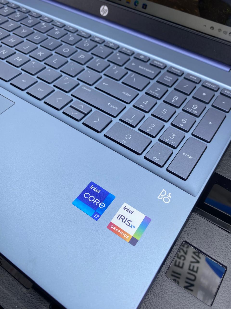 Laptop HP Pavilion 15-eg1073cl 15.6" Core i7-1195G7 16GB RAM 512GB NVMe SSD WINDOWS 11 PRO c/cargador