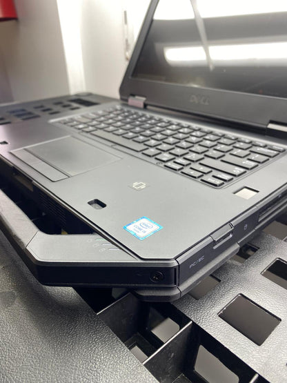 Laptop Rugged Dell Latitude 5414 14" Core i5-6300U 8GB RAM 256GB SSD WINDOWS 10 PRO c/cargador
