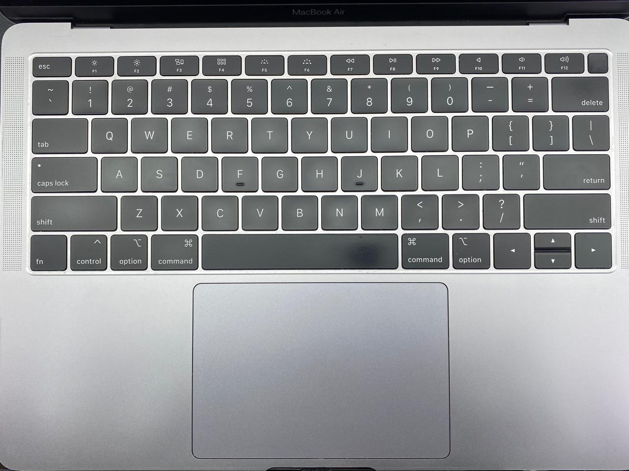 Laptop Apple MacBook Air 2018  13" Core i5-8210Y 16GB RAM 128GB SSD macOS Sonoma c/cargador