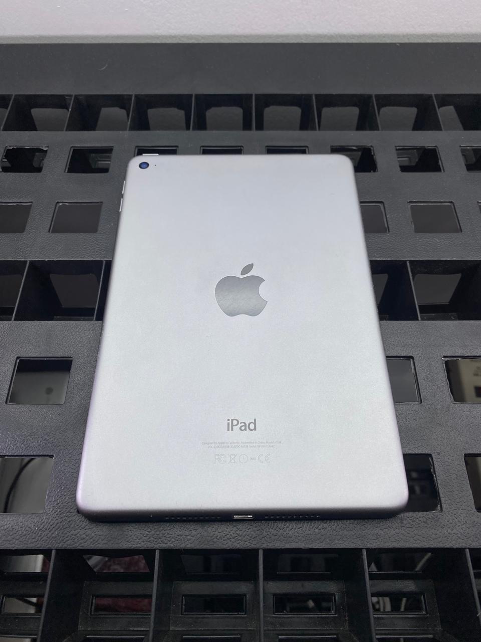 Apple iPad Mini 4 128GB 7.9" WiFi c/ cargador