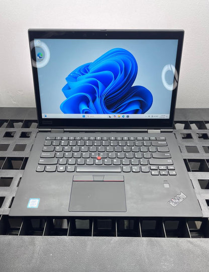 Laptop Lenovo ThinkPad X1 Yoga 14" 1920x1080 (FHD) Core i5-8250U 8GB RAM DDR4 256GB NVMe SSD WINDOWS 11 PRO c/ cargador