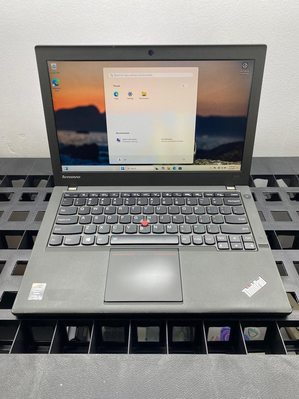 Laptop Lenovo ThinkPad X240 12.5" 1366x768 (HD) Core i5-4300U 8GB RAM DDR3 240GB SSD WINDOWS 11 PRO c/ cargador