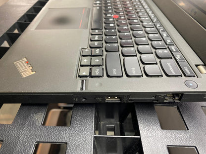 Laptop Lenovo ThinkPad X240 12.5" 1366x768 (HD) Core i5-4300U 8GB RAM DDR3 240GB SSD WINDOWS 11 PRO c/ cargador