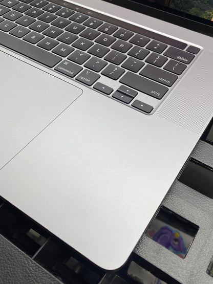 Laptop Apple MacBook Pro A2141 2019 16" Core i9-9980HK 16GB RAM 512GB SSD AMD Radeon Pro 5500M macOS Sequoia c/cargador