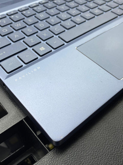 Laptop HP 15-cs3073cl 15.6" Core i7-1065G7 16GB RAM 500GB M.2 SSD + 500GB HDD NVIDIA GeForce MX250 WINDOWS 11 PRO c/cargador