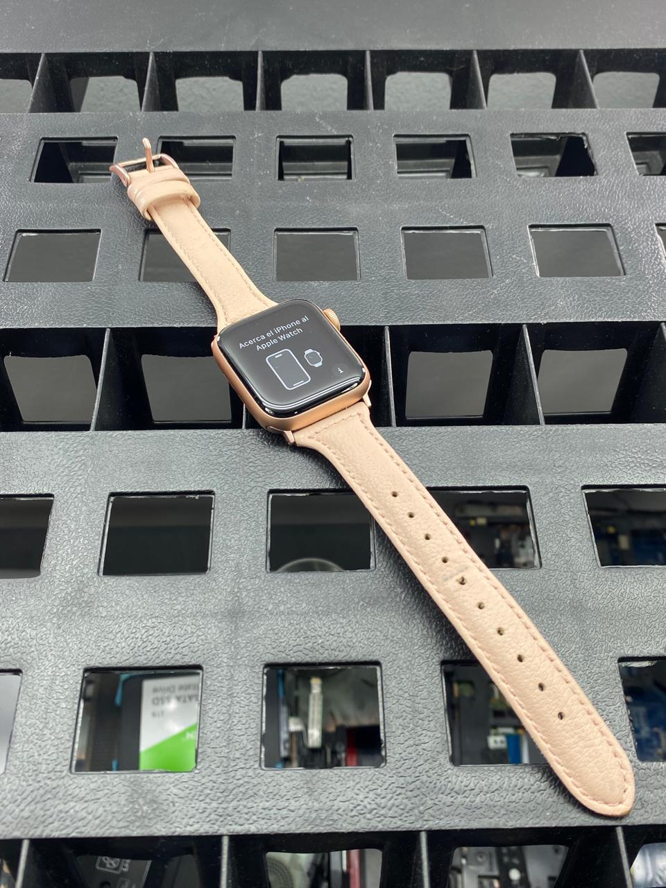 Apple Watch Series 6 Rose Gold 40mm c/ Cable de Carga Original Apple USB-C & Extras