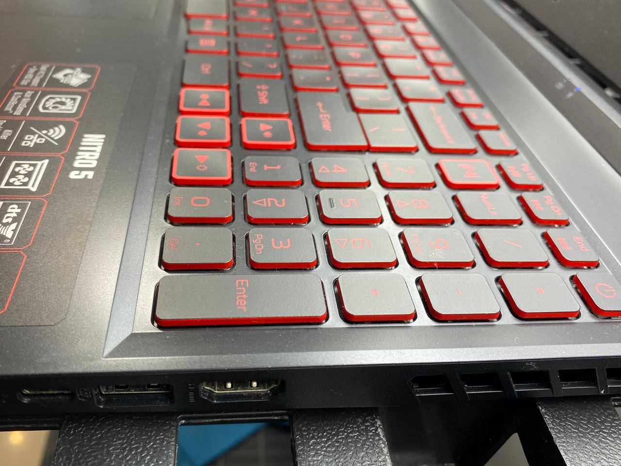 Laptop Acer Nitro 5 N20C1 15.6" Core i7-11800H 32GB RAM 512GB M.2 SSD nVIDIA GeForce RTX 3050 Ti WINDOWS 11 PRO c/cargador