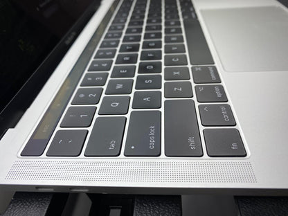 Apple MacBook Pro 2016 13.3"  Core i5-6267U 16GB RAM   macOS Sequoia c/cargador