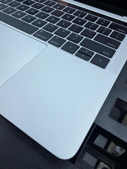 Apple MacBook Pro 2016 13.3"  Core i5-6267U 16GB RAM   macOS Sequoia c/cargador