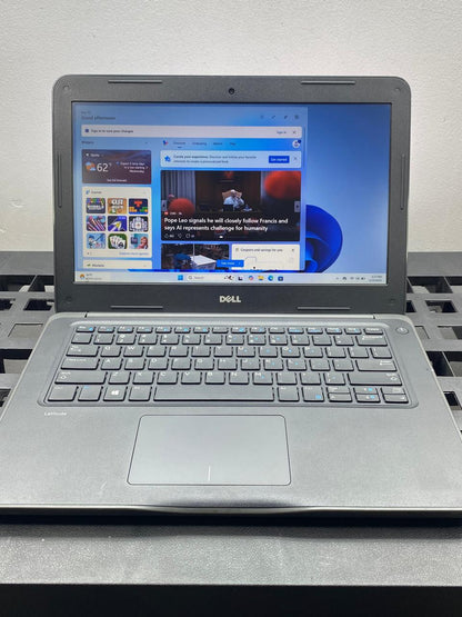 Laptop Dell Latitude 3380 13.3" 1366x768 (HD) Pentium 4415U 8GB RAM DDR4 256GB SSD WINDOWS 11 PRO c/ cargador