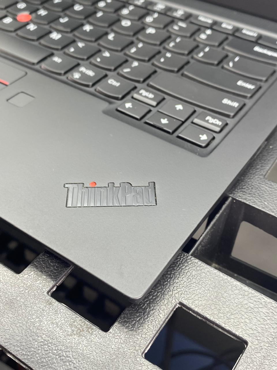 Laptop Lenovo ThinkPad X1 Carbon 14" 1920x1080 (FHD) Core i7-8665U 16GB RAM LPDDR3 256GB M.2 SSD WINDOWS 11 PRO c/ cargador