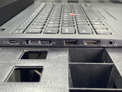 Laptop Lenovo ThinkPad X1 Carbon 14" 1920x1080 (FHD) Core i7-8665U 16GB RAM LPDDR3 256GB M.2 SSD WINDOWS 11 PRO c/ cargador