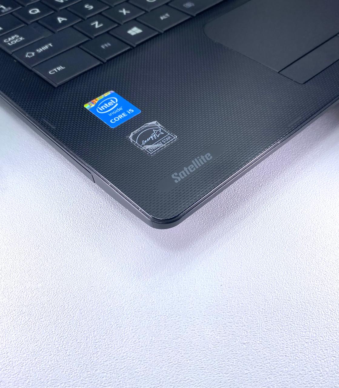Laptop Toshiba Satellite C55-B5356 15.6" 1366x768 (HD) Core i5-4210U 16GB RAM DDR3L 512GB SSD WINDOWS 11 PRO c/ cargador