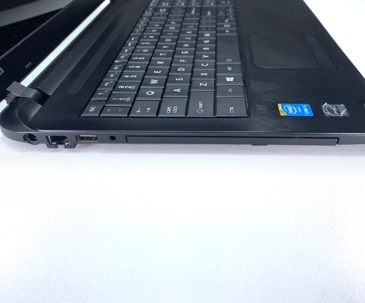 Laptop Toshiba Satellite C55-B5356 15.6" 1366x768 (HD) Core i5-4210U 16GB RAM DDR3L 512GB SSD WINDOWS 11 PRO c/ cargador