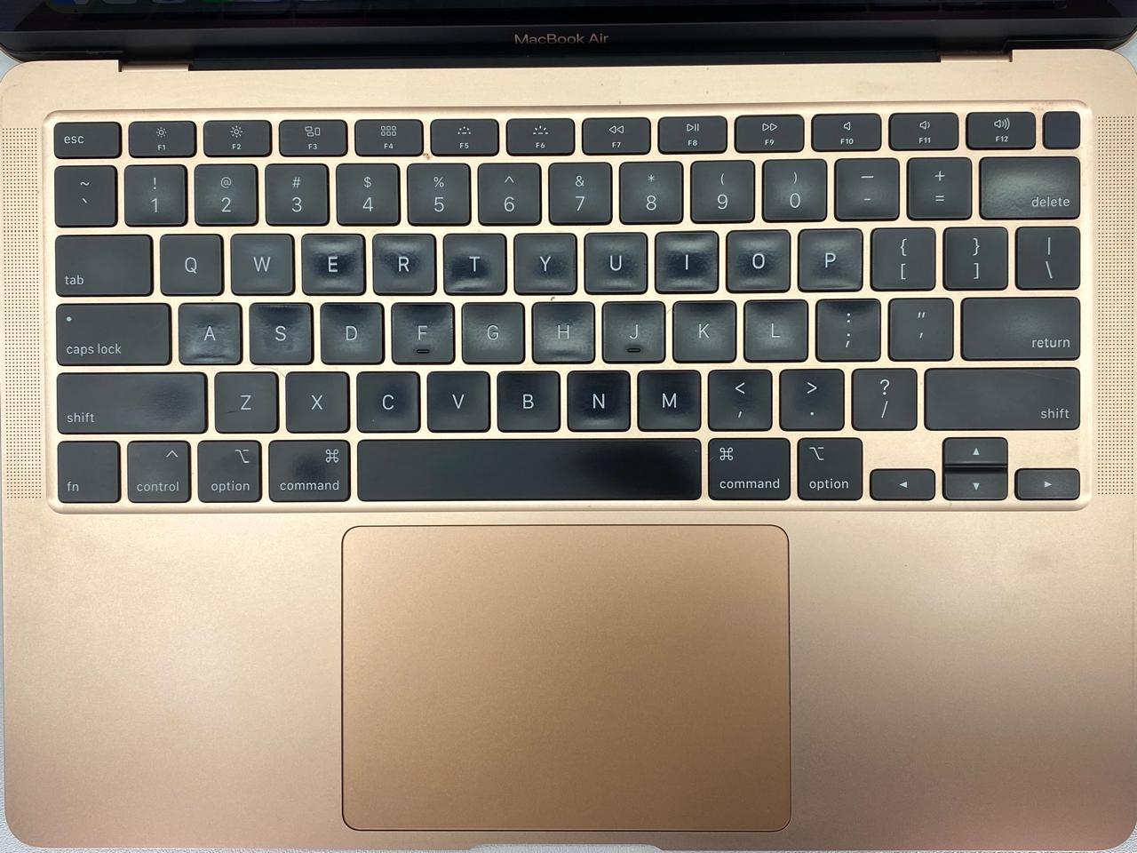 Laptop Apple MacBook Air 2020 A2179 13.3" 2560x1600 (Retina) Core i5-1030NG7 16GB LPDDR4X 1TB SSD macOS Sequoia c/ cargador