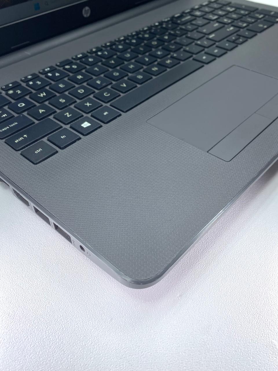 Laptop HP 255 G6 A6-9220 15.6" 1366x768 (HD) A6-9220 16GB RAM DDR4 275GB SSD WINDOWS 11 HOME c/ cargador