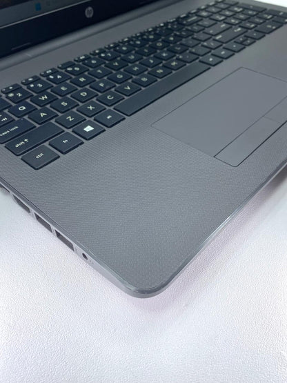 Laptop HP 255 G6 A6-9220 15.6" 1366x768 (HD) A6-9220 16GB RAM DDR4 275GB SSD WINDOWS 11 HOME c/ cargador