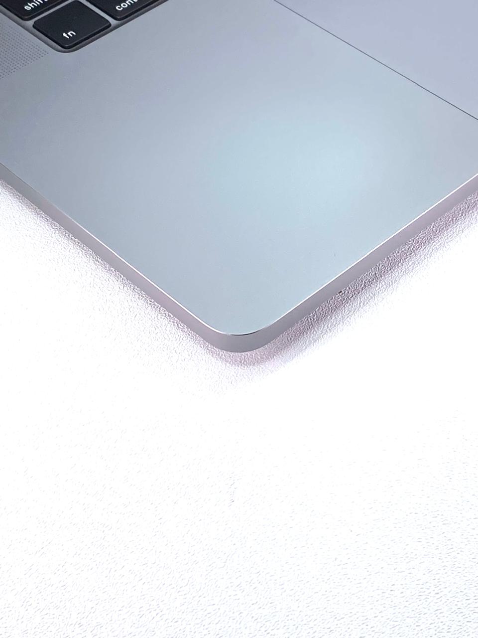 Laptop Apple MacBook Pro 2019 16" 3072x1920 (2K) Core i7-9750H 16GB RAM DDR4 512GB NVMe SSD macOS Ventura c/ cargador