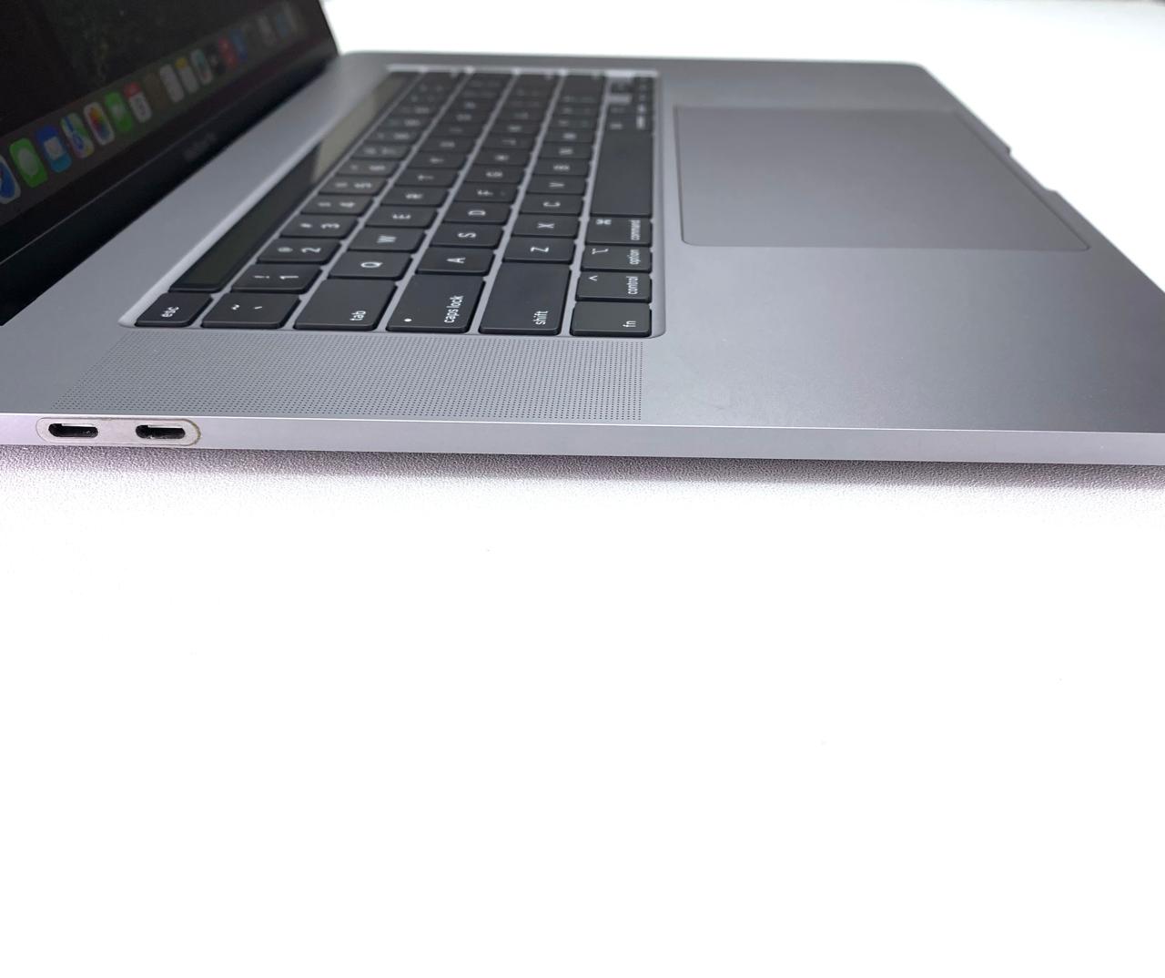 Laptop Apple MacBook Pro 2019 16" 3072x1920 (Retina) Core i7-9750H 16GB DDR4 512GB SSD macOS SEQUOIA c/ cargador