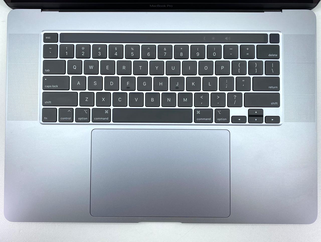 Laptop Apple MacBook Pro 2019 16" 3072x1920 (Retina) Core i7-9750H 16GB DDR4 512GB SSD macOS SEQUOIA c/ cargador