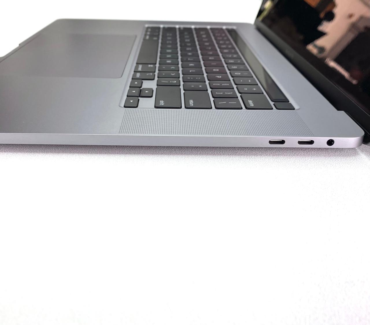 Laptop Apple MacBook Pro 2019 16" 3072x1920 (Retina) Core i7-9750H 16GB DDR4 512GB SSD macOS SEQUOIA c/ cargador
