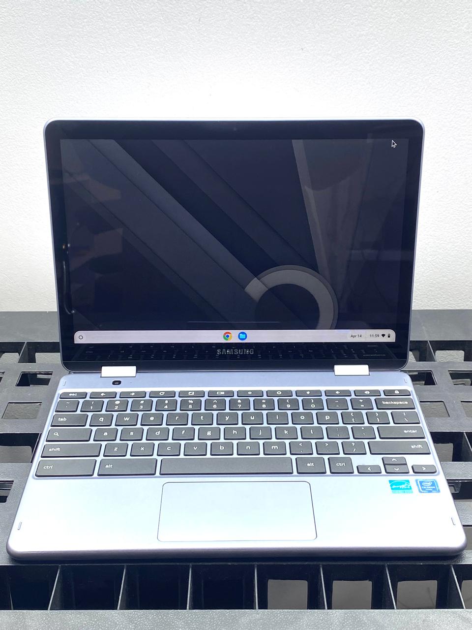 Laptop Samsung Chromebook Plus V2 XE521QAB-M02US 12.2" 1920x1200 (FHD) Celeron 3965Y 4GB RAM LPDDR3 64GB eMMC CHROME OS c/ cargador