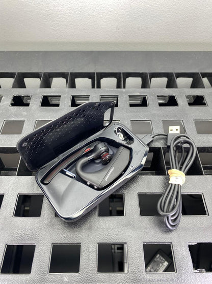 Auricular Bluetooth Voyager 5200 UC con Dongle Bluetooth y Estuche de Carga