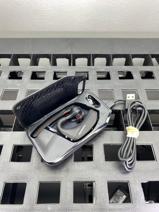 Auricular Bluetooth Voyager 5200 UC con Dongle Bluetooth y Estuche de Carga