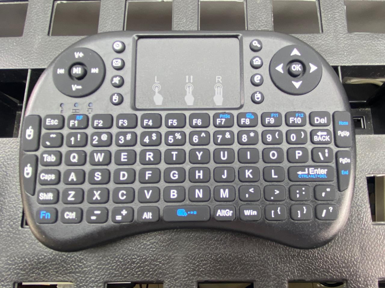 Mini Teclado Inalámbrico con Función de Mouse Touchpad