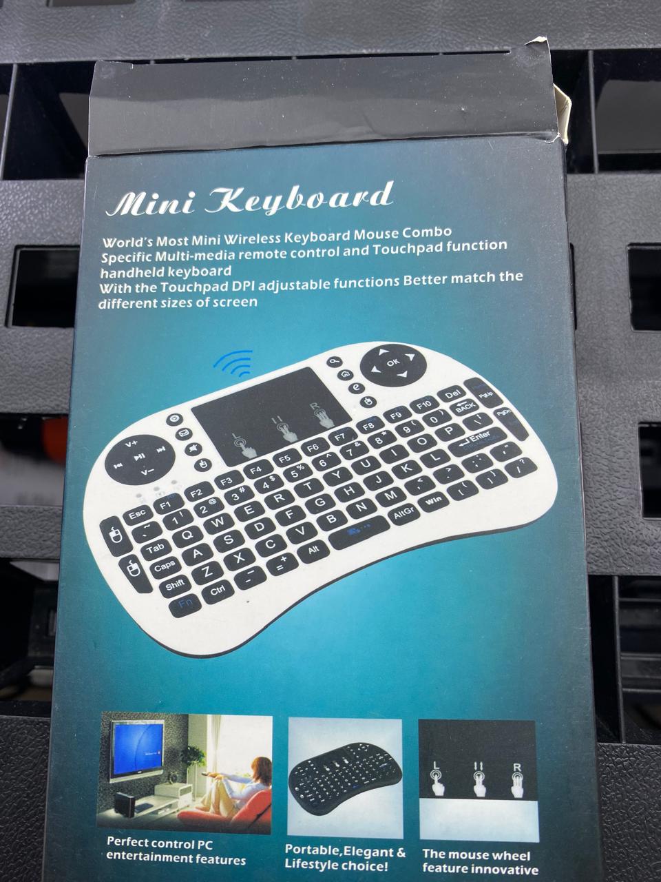 Mini Teclado Inalámbrico con Función de Mouse Touchpad