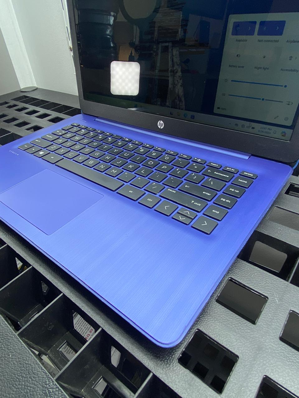 Laptop HP 14-ds0003dx 14" A4-9120e 8GB RAM 64GB SSD WINDOWS 10 miniOS c/cargador