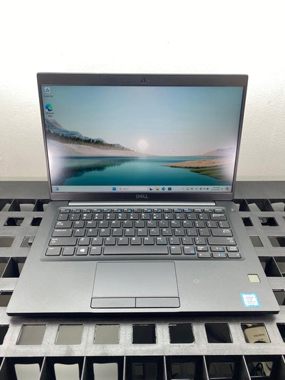 Laptop Dell Latitude 7390 13.3" Core i5-8250U 16GB RAM 256GB NVMe SSD WINDOWS 11 PRO c/cargador