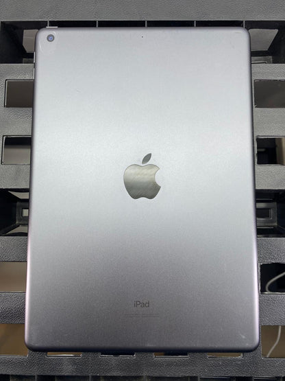 iPad 7th Generation A2197 128GB 10.2" iPad OS 18 c/ Cargador Generico