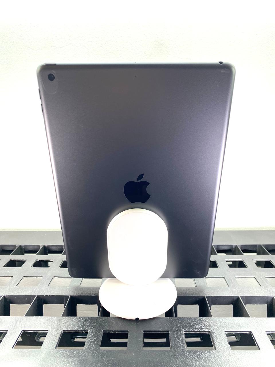 iPad 7th Generation A2197 128GB 10.2" iPad OS 18 c/ Cargador Generico