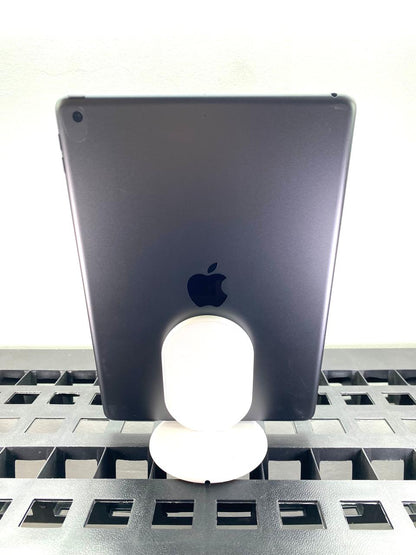 iPad 7th Generation A2197 128GB 10.2" iPad OS 18 c/ Cargador Generico